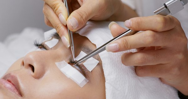 Formation extension de cils : devenez technicien certifié !