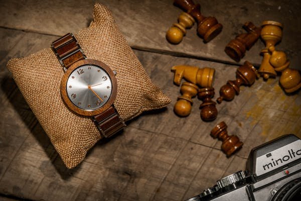 Pourquoi offrir une montre en bois pour homme ? guide et conseils